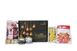 The Gift Tree Gift Hamper | Christmas Candles With Rose Potpurri Hamper Box | Gifts For Christmas, New Year, Family, Friends, Clients